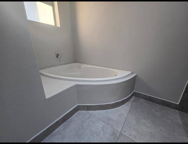 4 BEDROOM HOUSE FOR SALE IN ISLAND VIEW